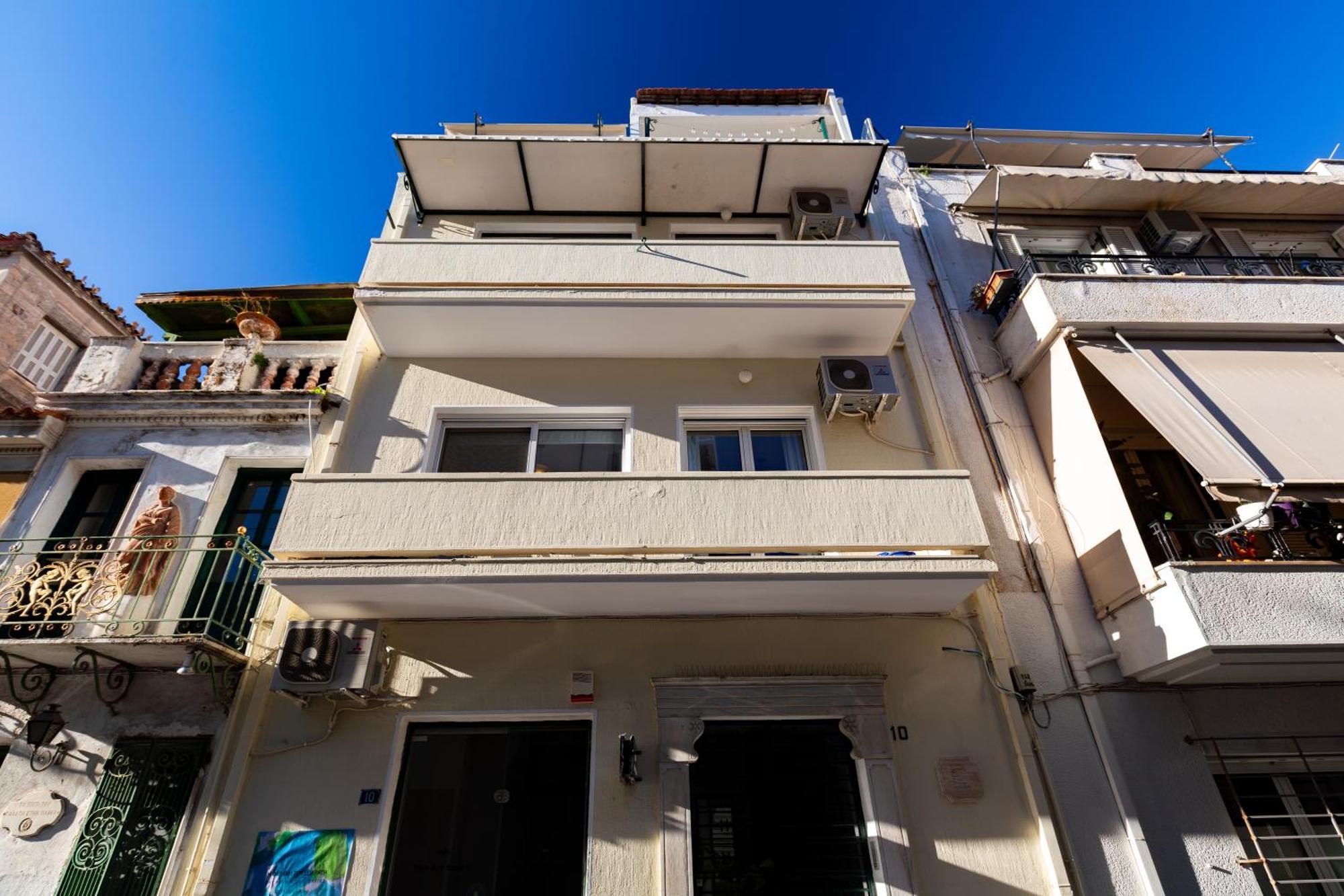 Luxury At The Foot Of The Acropolis Hill